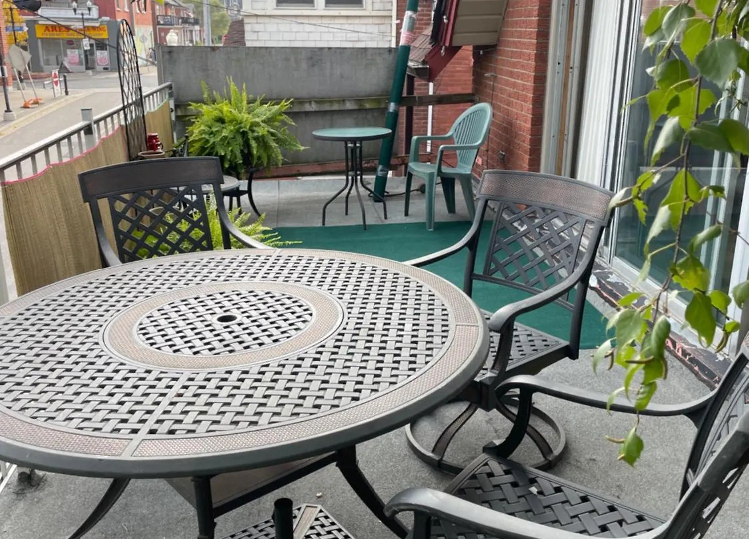 Big Apartment By The Farmers Market Kitchener Canada