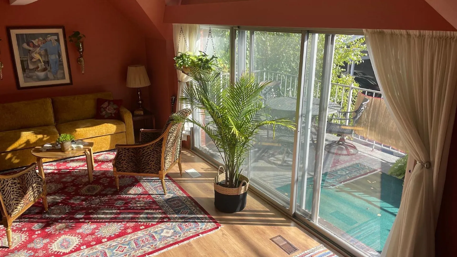 Big Apartment By The Farmers Market Kitchener Canada